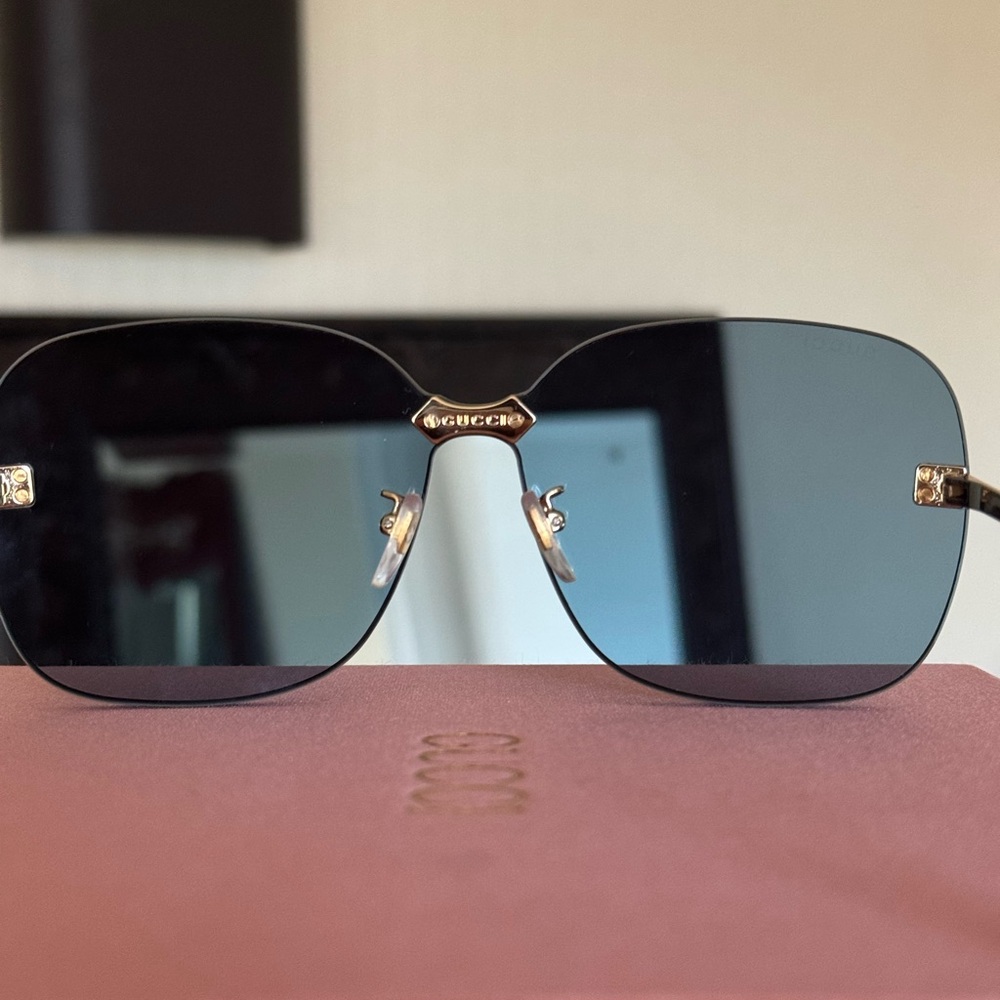 Gucci Sunglasses - Picture 6 of 7
